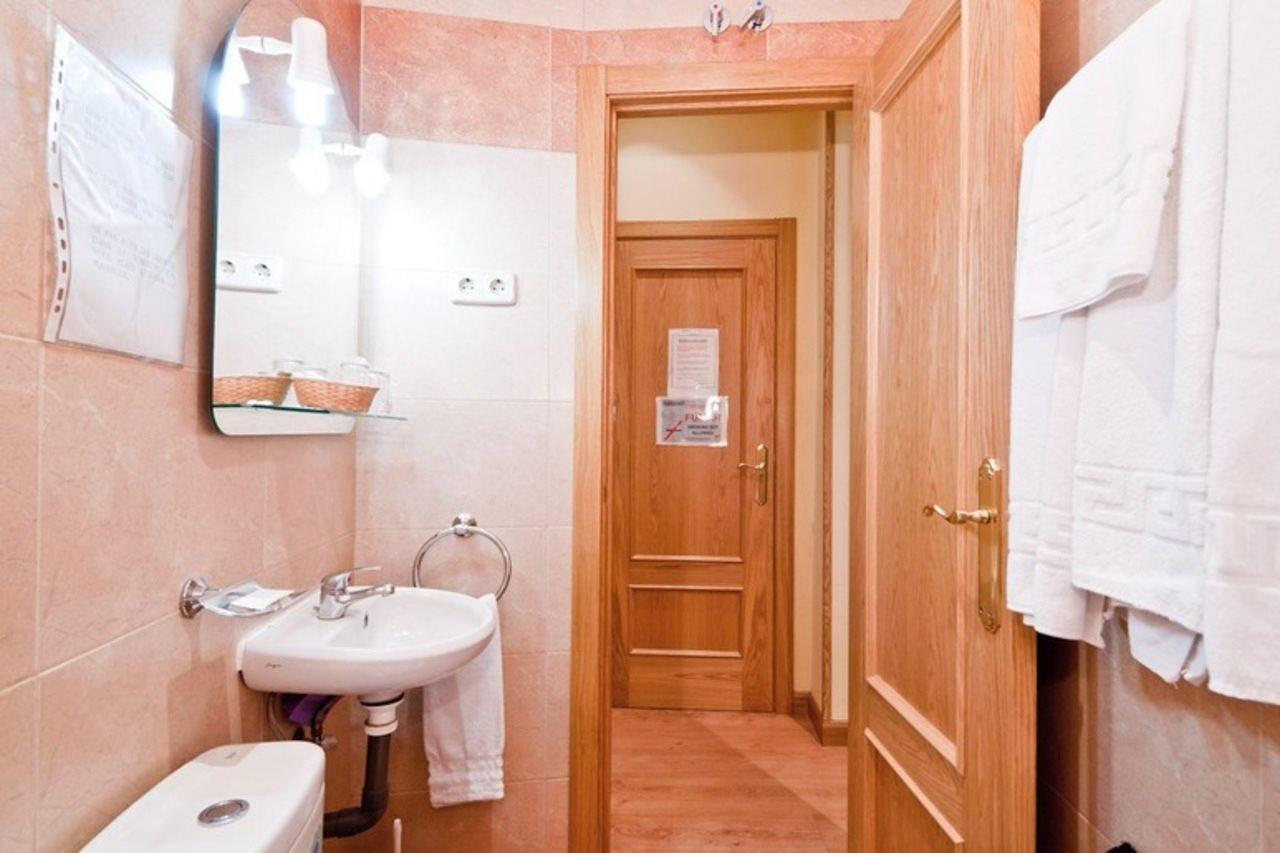 Hostal Las Cortes Madrid Exteriör bild