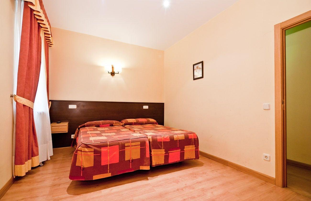 Hostal Las Cortes Madrid Exteriör bild