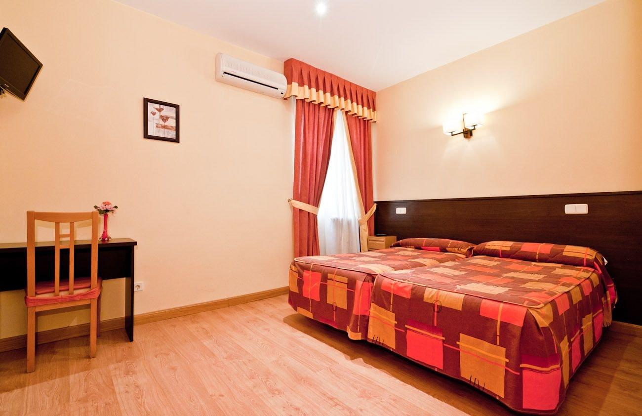 Hostal Las Cortes Madrid Exteriör bild