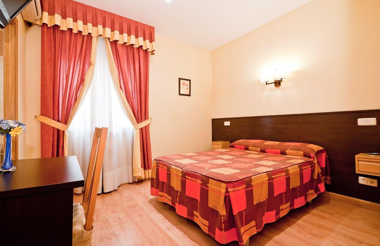 Hostal Las Cortes Madrid Exteriör bild