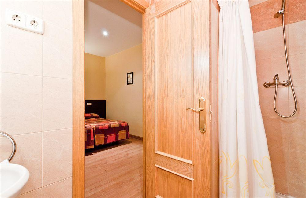 Hostal Las Cortes Madrid Exteriör bild