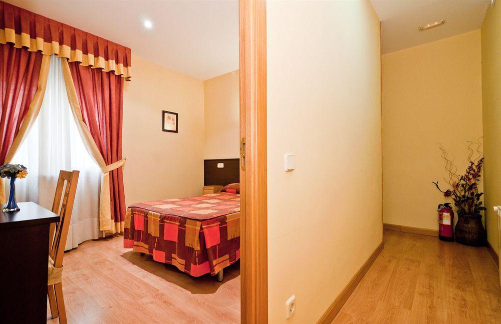 Hostal Las Cortes Madrid Exteriör bild