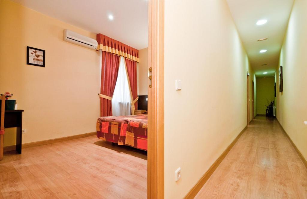 Hostal Las Cortes Madrid Exteriör bild